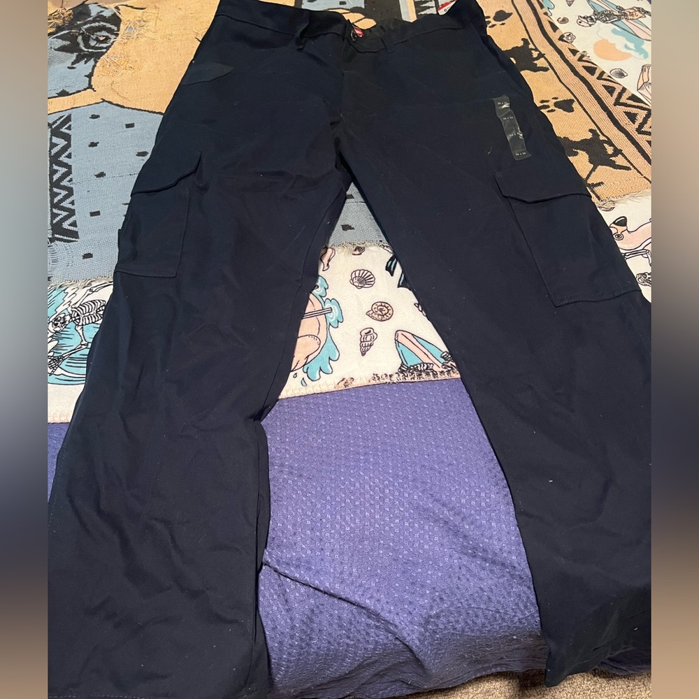Men’s Wrangler navy cargo pants NWT